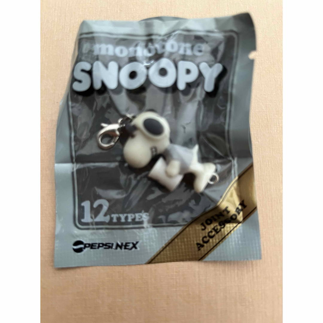 SNOOPY(スヌーピー)のSNOOPY スヌーピー　モノトーン　ジョイントアクセサリー　ペプシ　おまけ　 エンタメ/ホビーのおもちゃ/ぬいぐるみ(キャラクターグッズ)の商品写真