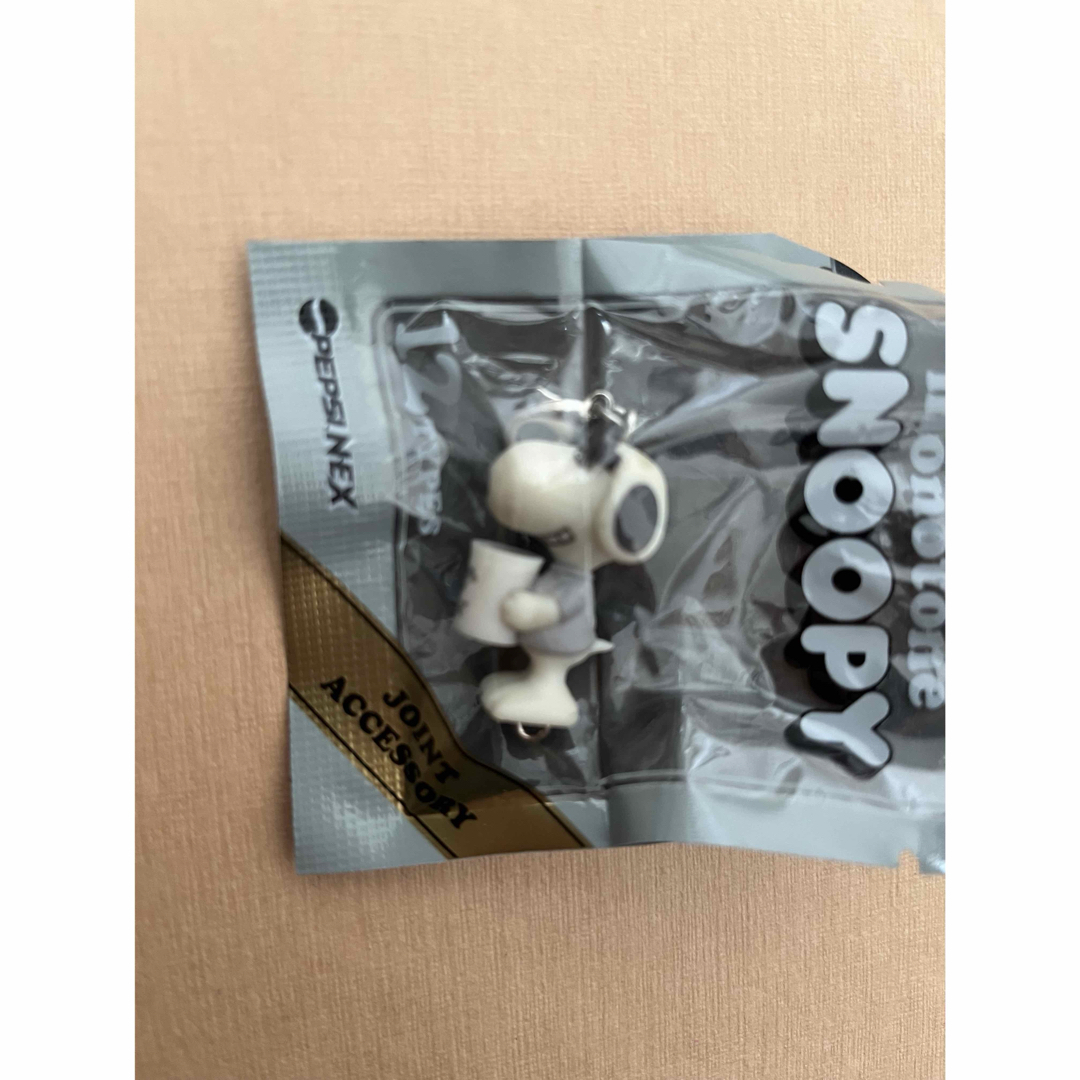 SNOOPY(スヌーピー)のSNOOPY スヌーピー　モノトーン　ジョイントアクセサリー　ペプシ　おまけ　 エンタメ/ホビーのおもちゃ/ぬいぐるみ(キャラクターグッズ)の商品写真