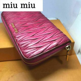 ミュウミュウ(miumiu)の★ミュウミュウ ★ ラウンドファスナー 長財布 マテラッセ ピンク(財布)