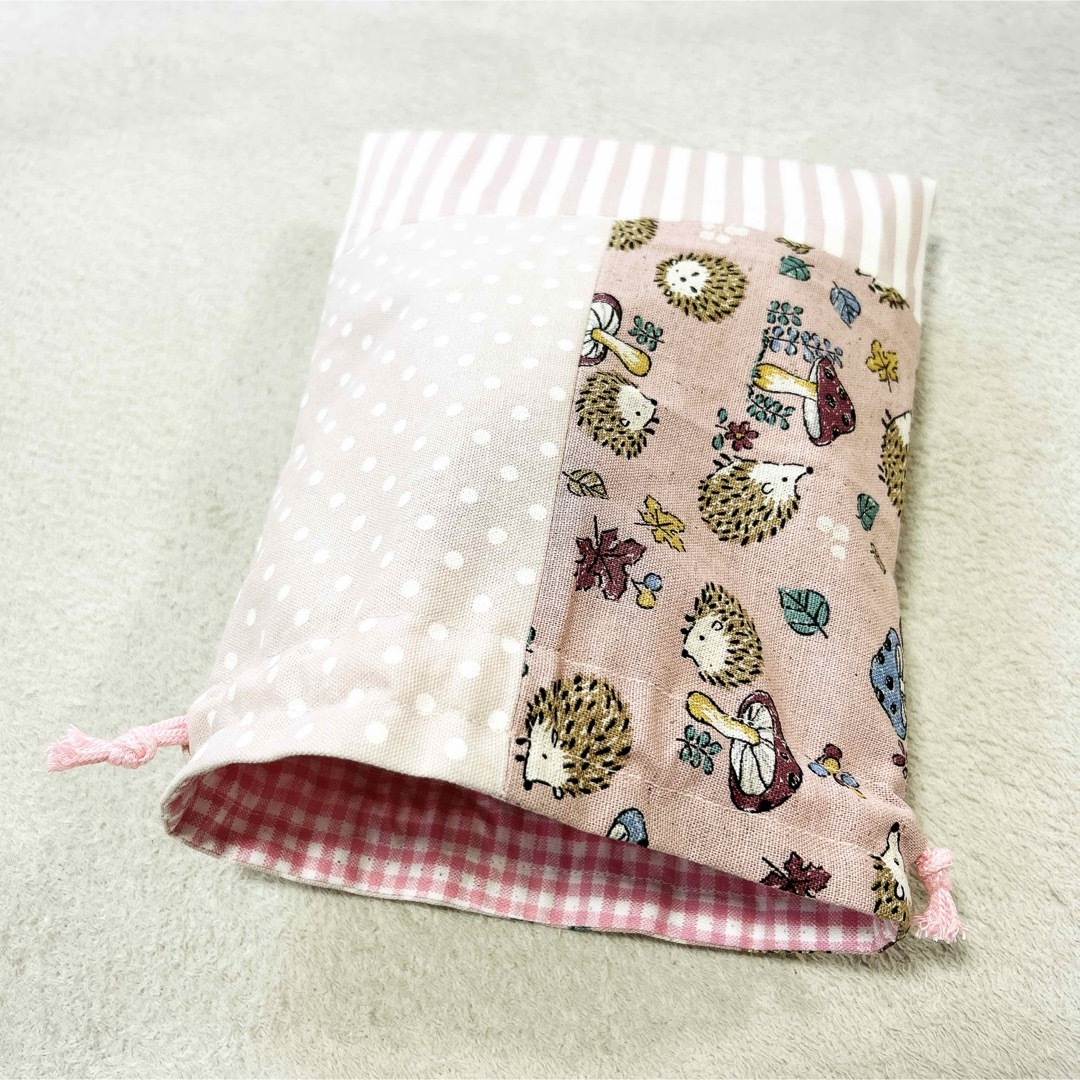 ハンドメイド 巾着 小物入れ 給食袋 女の子 ハリネズミ ハンドメイドのキッズ/ベビー(外出用品)の商品写真