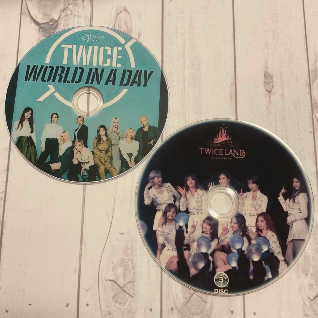 TWICE(トゥワイス)のTWICE DVDセット エンタメ/ホビーのタレントグッズ(アイドルグッズ)の商品写真