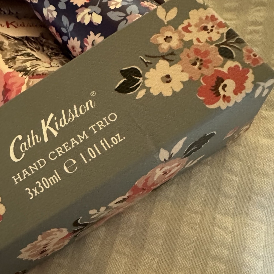 Cath Kidston(キャスキッドソン)のCath Kidson キャスキッドソン ハンドクリーム 猫 コスメ/美容のボディケア(ハンドクリーム)の商品写真