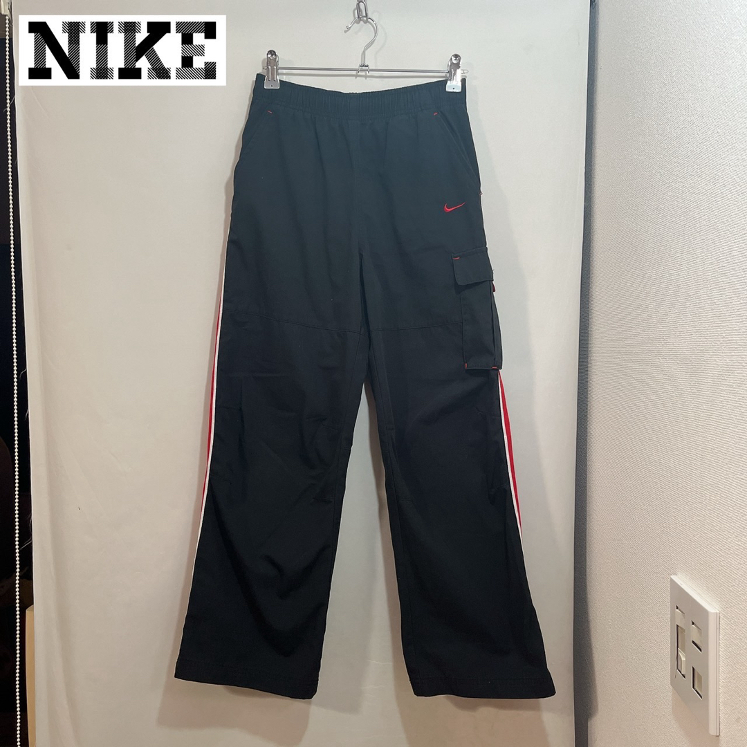 NIKE(ナイキ)の【美品♡】NIKE サイドライン　ストレート　カーゴパンツ　140−150 レディースのパンツ(カジュアルパンツ)の商品写真