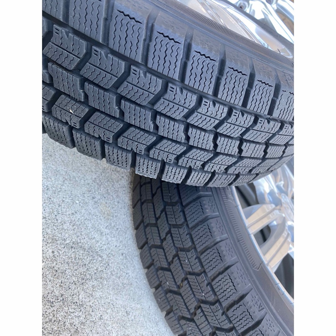 Goodyear(グッドイヤー)のスタッドレスタイヤ グッドイヤー アイスナビ 155/65R/14 自動車/バイクの自動車(タイヤ・ホイールセット)の商品写真