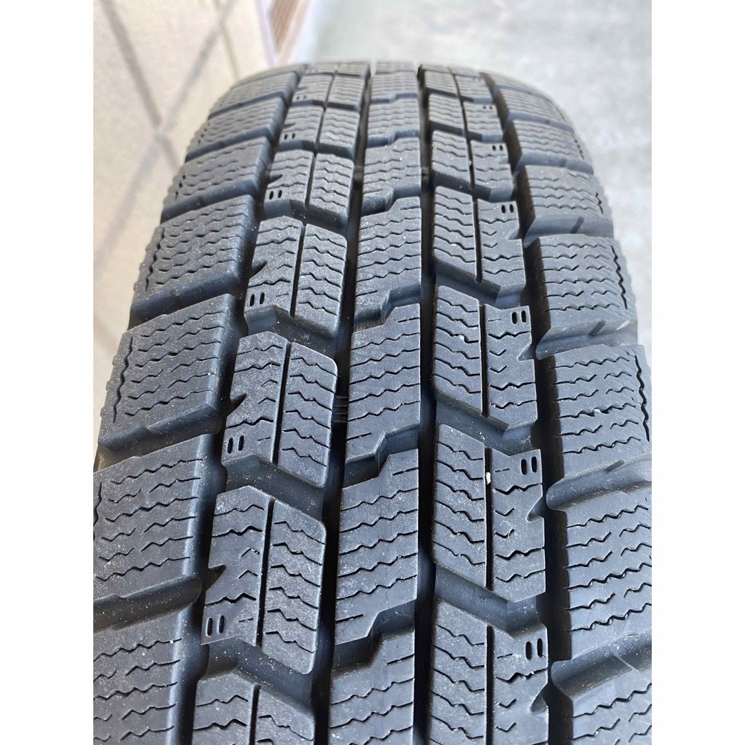 Goodyear(グッドイヤー)のスタッドレスタイヤ グッドイヤー アイスナビ 155/65R/14 自動車/バイクの自動車(タイヤ・ホイールセット)の商品写真