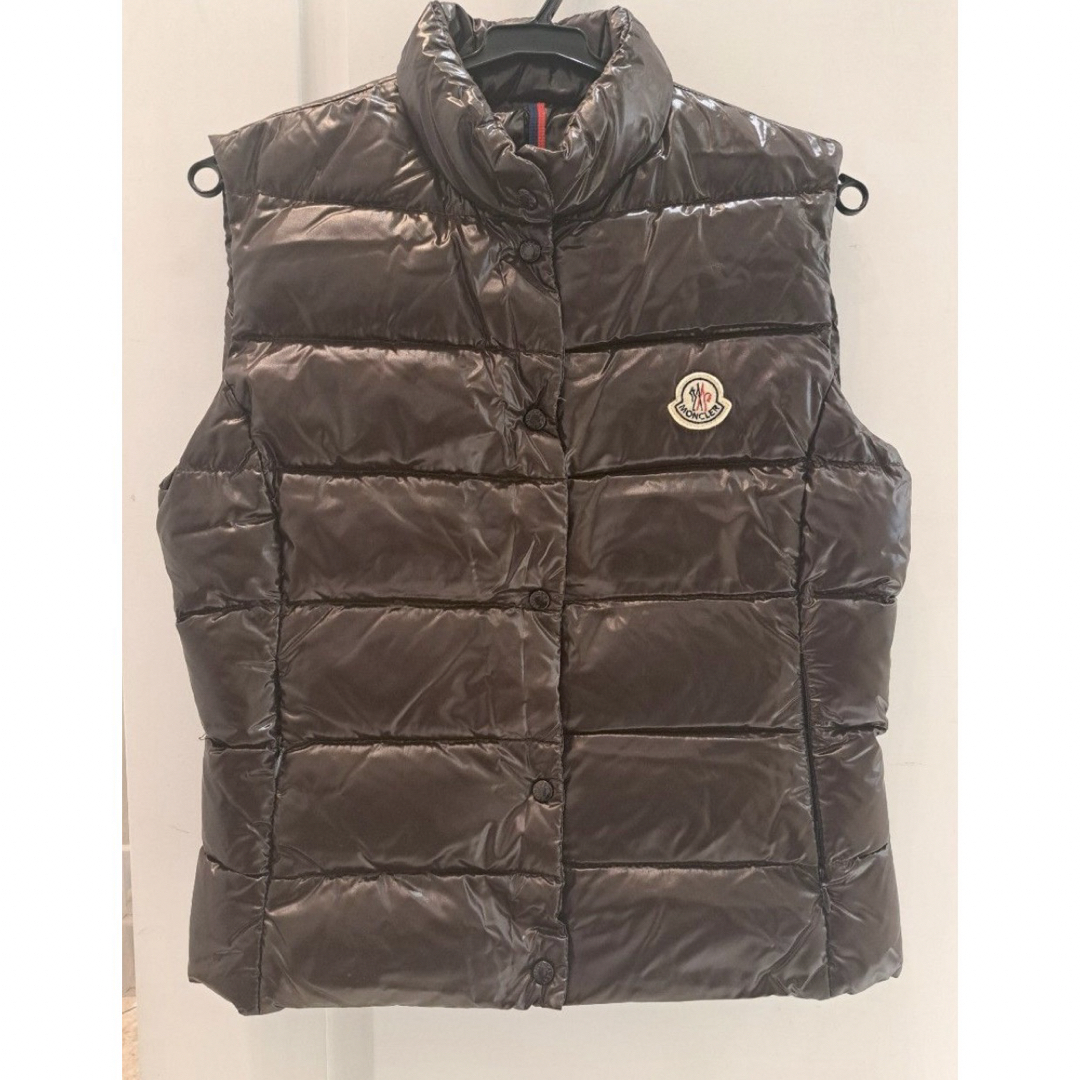 MONCLER(モンクレール)のモンクレールレディースベスト　サイズ1 日本サイズS ブラウン レディースのジャケット/アウター(ダウンベスト)の商品写真