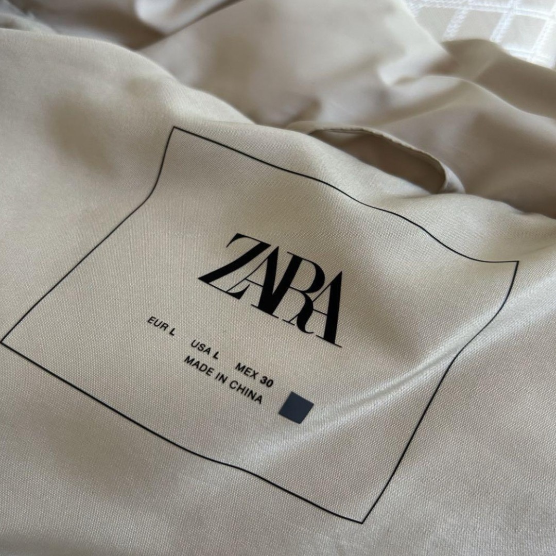 ZARA(ザラ)のZARA パフ　ダウン　ベスト　ショート　L ショートキルトベスト レディースのジャケット/アウター(ダウンベスト)の商品写真