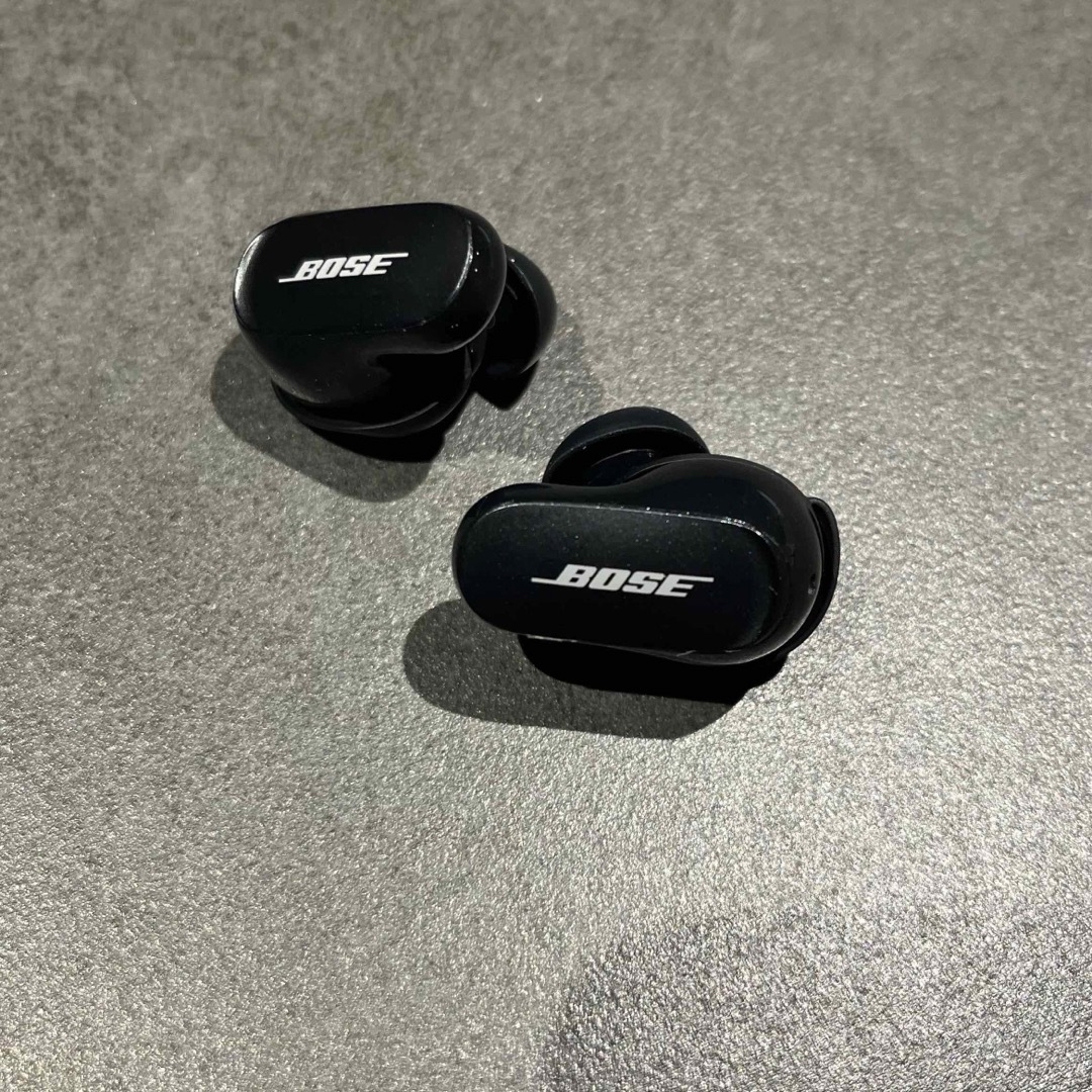 BOSE(ボーズ)の【付属品あり美品】BOSE  QUIETCOMFORT EARBUDS II スマホ/家電/カメラのオーディオ機器(ヘッドフォン/イヤフォン)の商品写真