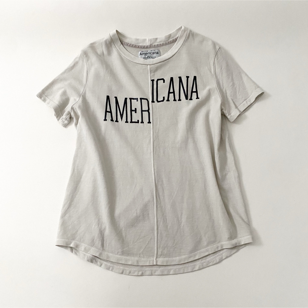AMERICANA(アメリカーナ)のAmericana アメリカーナ　ロゴTシャツ　ベージュ レディースのトップス(Tシャツ(半袖/袖なし))の商品写真