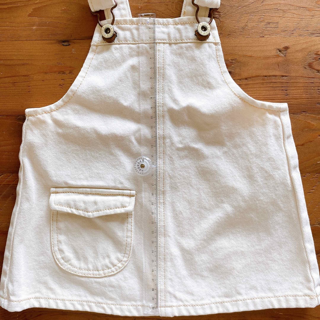 ZARA KIDS(ザラキッズ)のZARAKIDS ザラキッズ　ポケットツイルジャンパースカート　80 ホワイト キッズ/ベビー/マタニティのベビー服(~85cm)(ワンピース)の商品写真