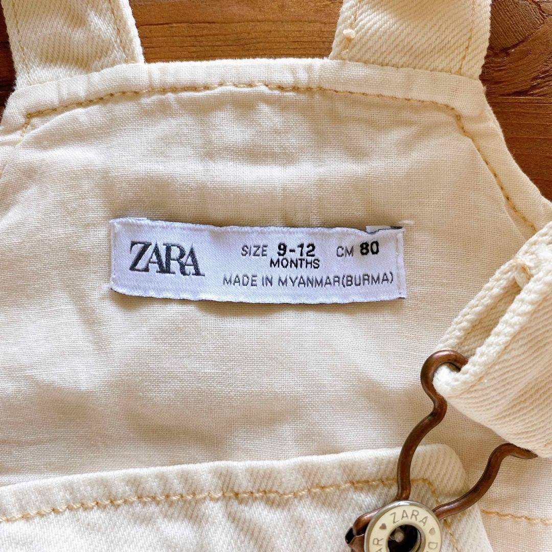 ZARA KIDS(ザラキッズ)のZARAKIDS ザラキッズ　ポケットツイルジャンパースカート　80 ホワイト キッズ/ベビー/マタニティのベビー服(~85cm)(ワンピース)の商品写真