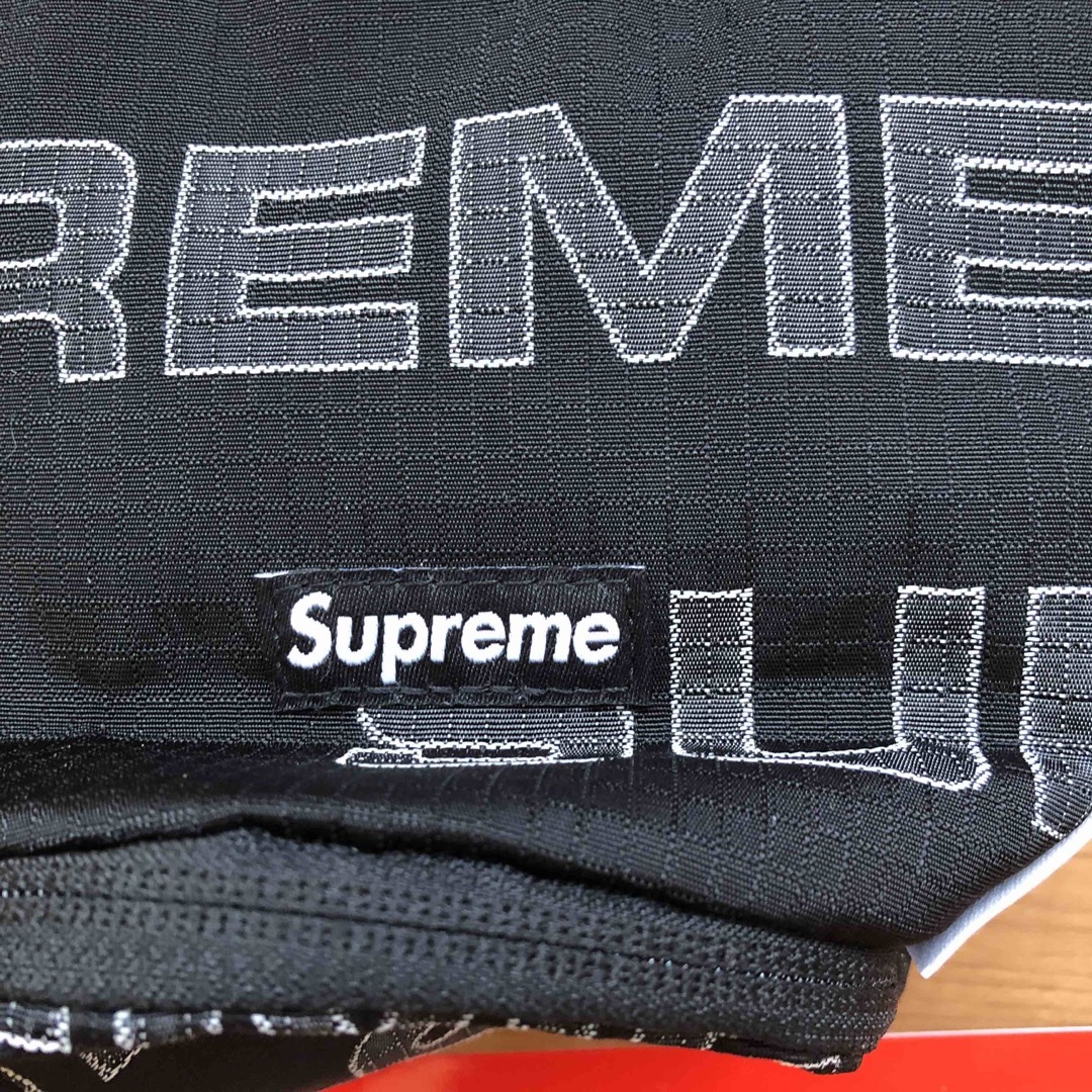 Supreme(シュプリーム)の新品　supreme ネックポーチ　neck pouch メンズのバッグ(その他)の商品写真