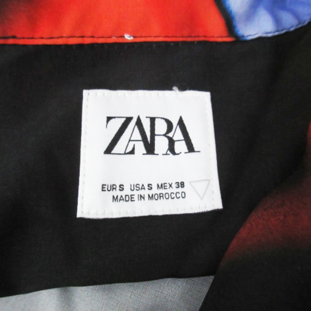 ZARA(ザラ)のザラ カジュアルシャツ 半袖 ロゴ刺繡 総柄 マルチカラー S 黒 赤 ブラック メンズのトップス(シャツ)の商品写真