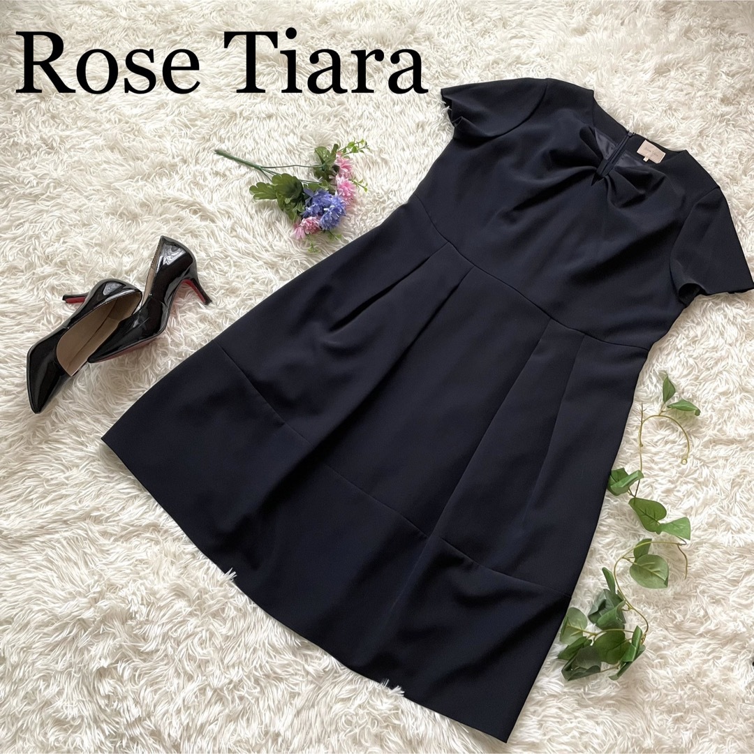 Rose Tiara(ローズティアラ)の【大きいサイズ】ローズティアラ　ギャザーワンピース　リボン　フレンチスリーブ レディースのワンピース(ひざ丈ワンピース)の商品写真