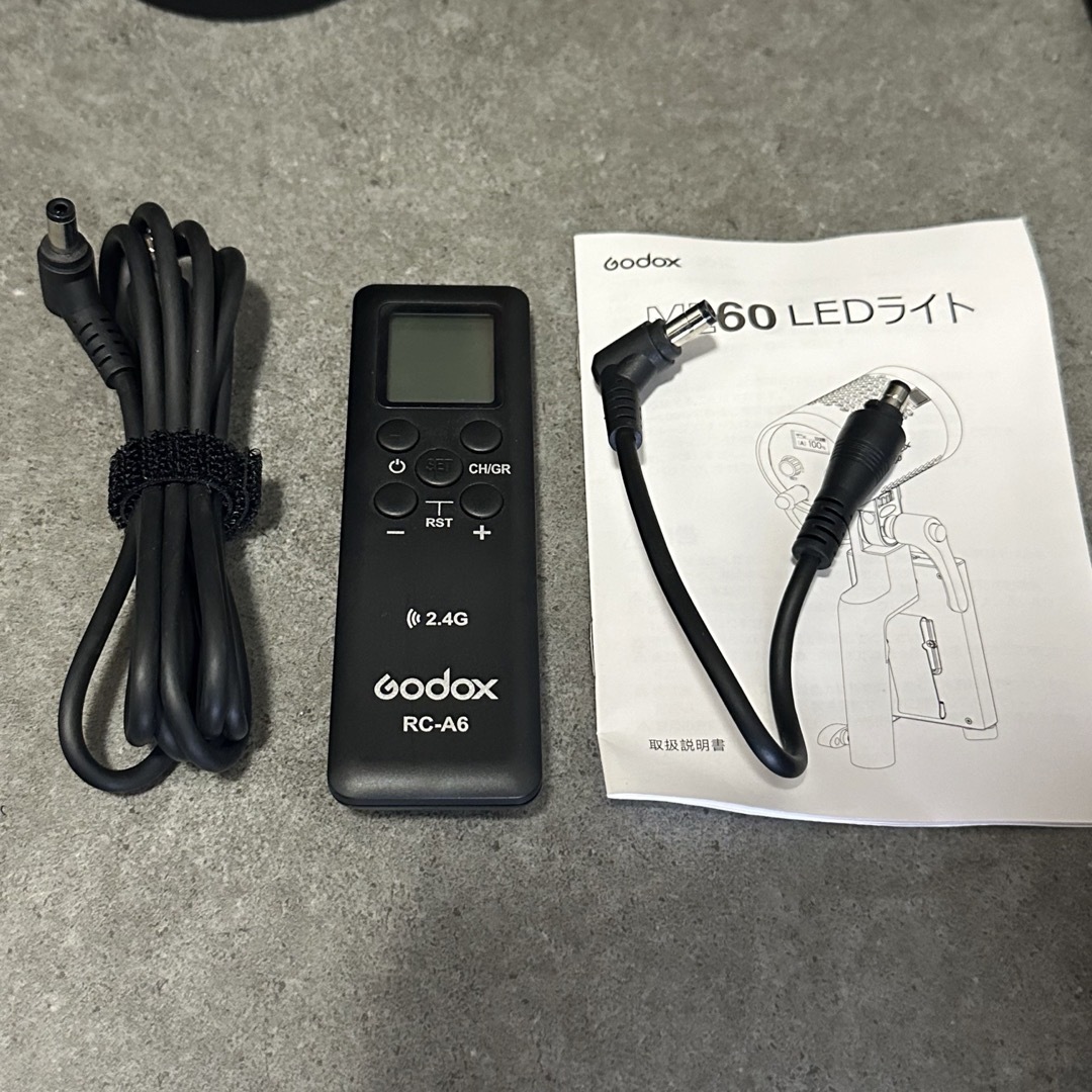 Godox ML60 LEDビデオライト 60W バッテリー2個 リモコン付き スマホ/家電/カメラのカメラ(ストロボ/照明)の商品写真