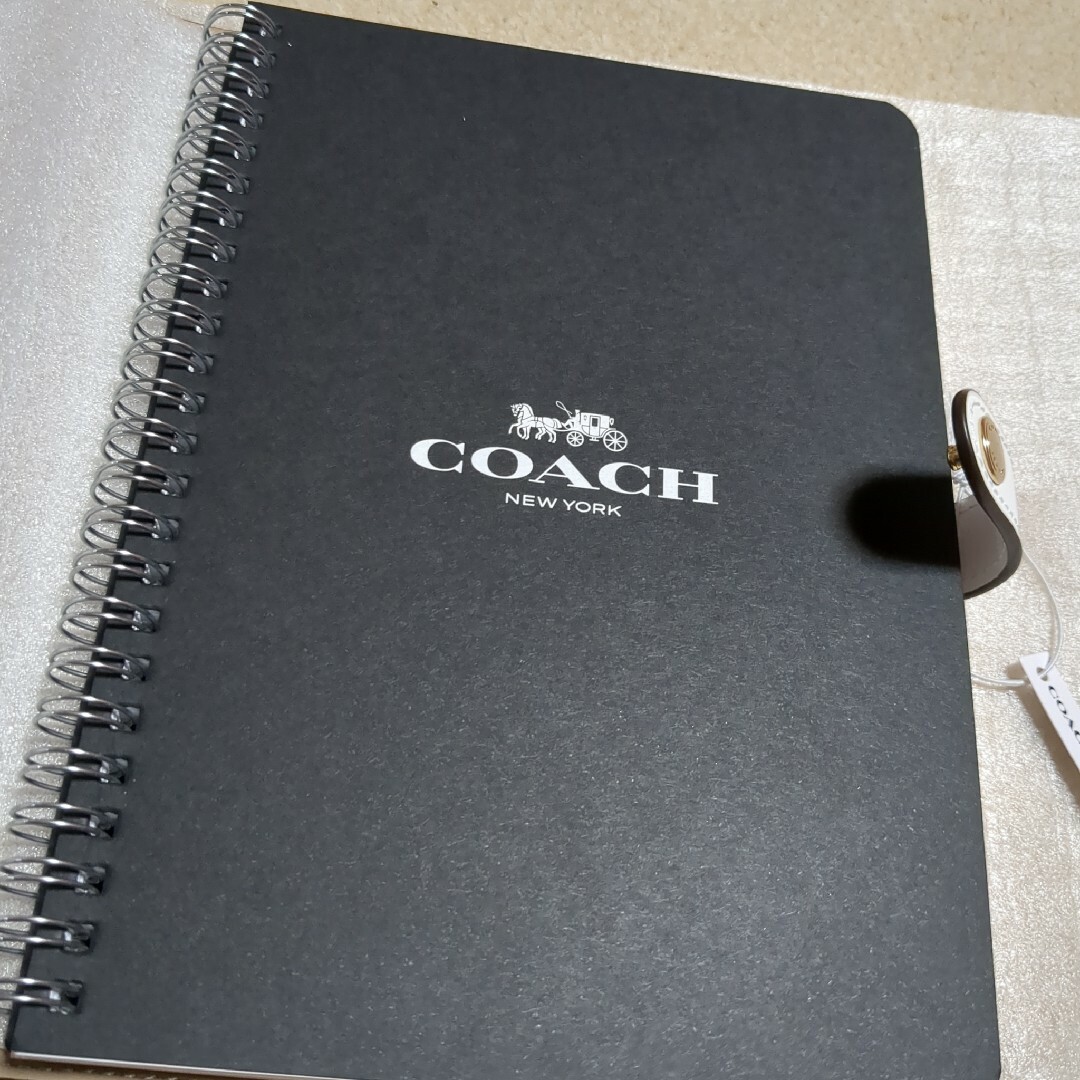 COACH(コーチ)の新品　コーチ　ノートブック　手帳カバー　ノート インテリア/住まい/日用品の文房具(ノート/メモ帳/ふせん)の商品写真