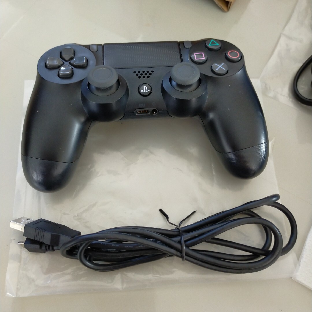 PlayStation4(プレイステーション4)のSP4本体　箱付き エンタメ/ホビーのゲームソフト/ゲーム機本体(家庭用ゲーム機本体)の商品写真