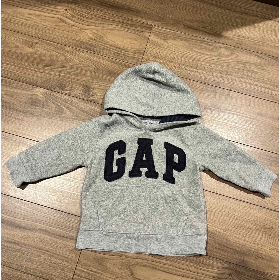 babyGAP(ベビーギャップ)のbabygap 90cm パーカー　長袖 キッズ/ベビー/マタニティのキッズ服男の子用(90cm~)(ジャケット/上着)の商品写真