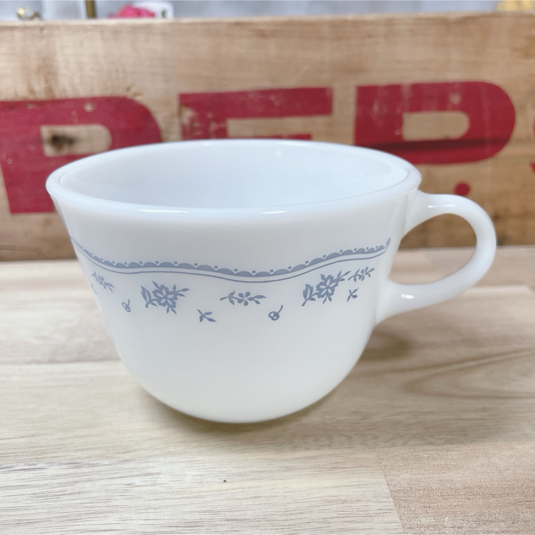 Pyrex(パイレックス)の【美品！】オールドパイレックス ミルクグラス コーヒー カップ スープカップ B インテリア/住まい/日用品のキッチン/食器(グラス/カップ)の商品写真