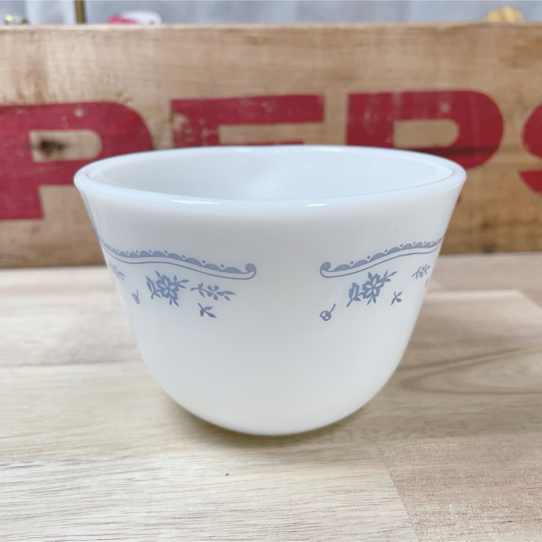 Pyrex(パイレックス)の【美品！】オールドパイレックス ミルクグラス コーヒー カップ スープカップ B インテリア/住まい/日用品のキッチン/食器(グラス/カップ)の商品写真