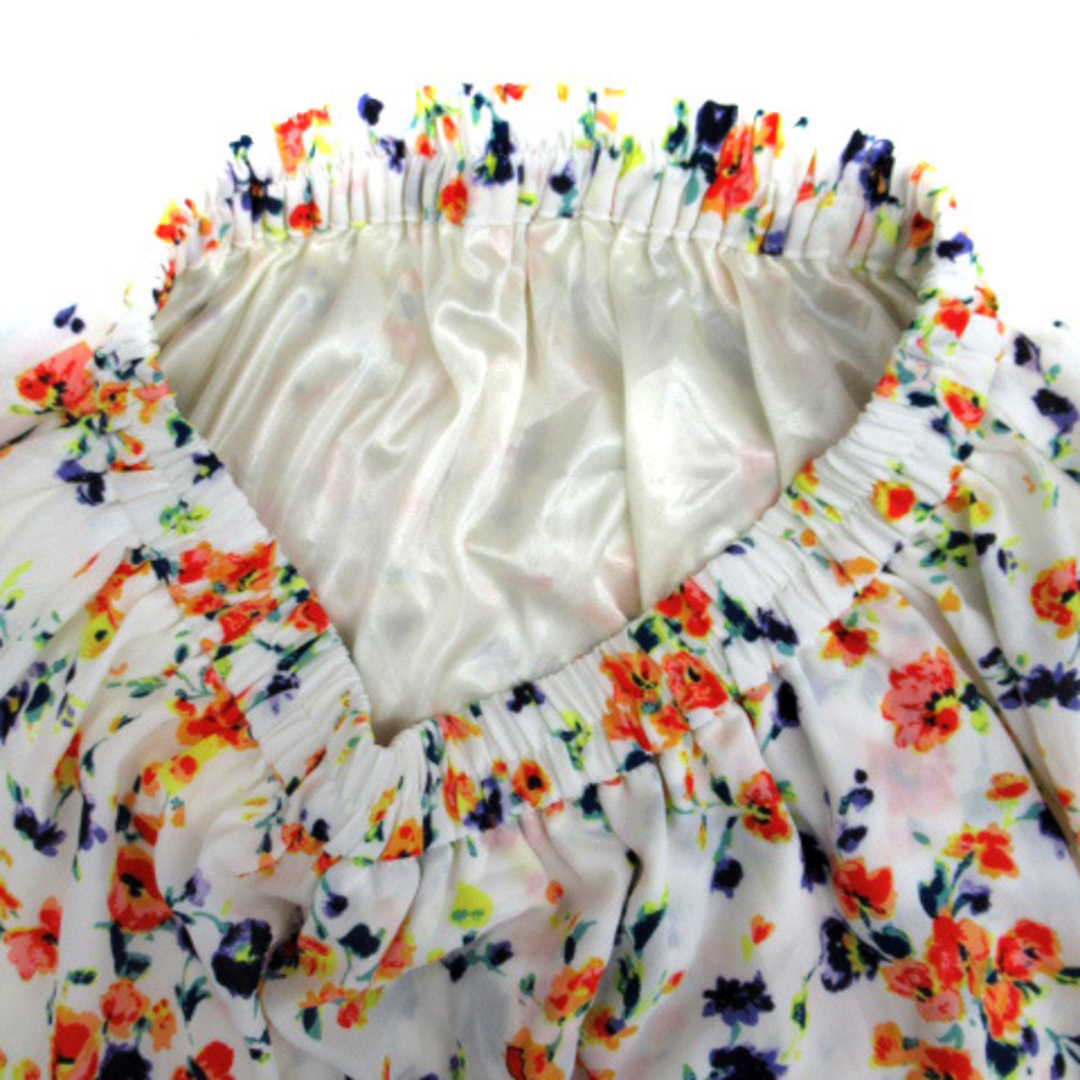 HusHush(ハッシュアッシュ)のハッシュアッシュ HusHusH フレアスカート 花柄 3 マルチカラー 白 レディースのスカート(ひざ丈スカート)の商品写真