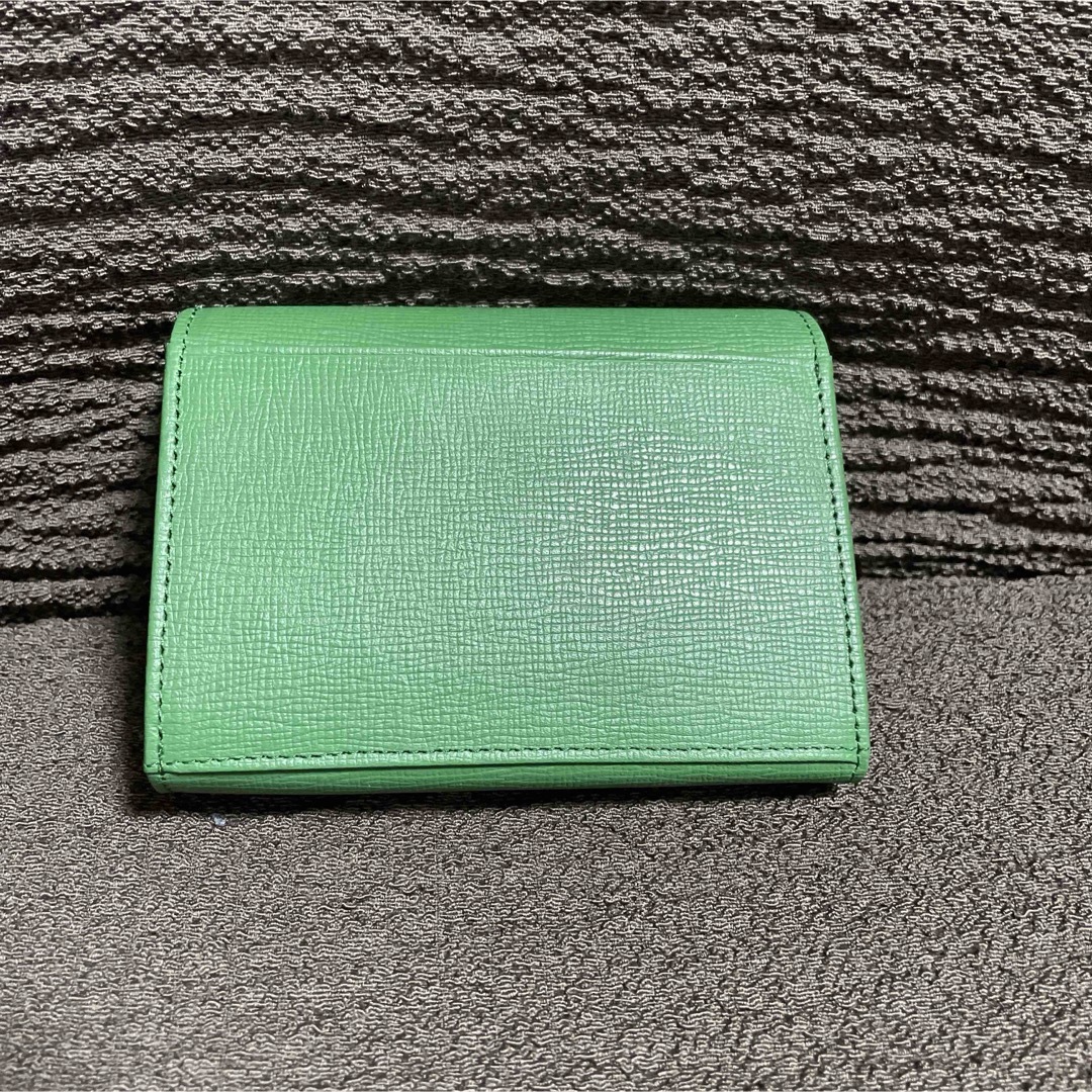 COMME CA DU MODE(コムサデモード)の新品未使用 コムサ 二つ折り財布 グリーン レディースのファッション小物(財布)の商品写真