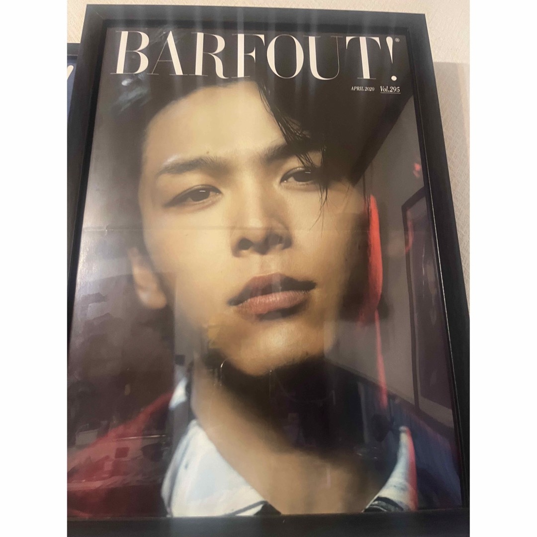 ワニブックス(ワニブックス)の中村倫也　BARFOUT!  vol.295 ポスター　額縁付き エンタメ/ホビーの雑誌(アート/エンタメ/ホビー)の商品写真