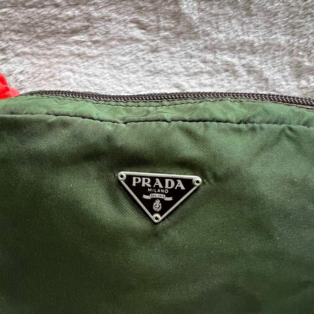 PRADA(プラダ)のPRADA プラダ ナイロンポーチ 小物入れ 化粧ポーチ カーキ　アクセサリー レディースのファッション小物(ポーチ)の商品写真