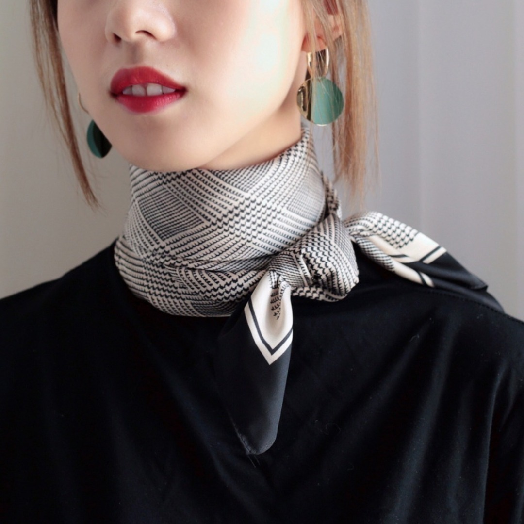 お洒落♡　スカーフ　シルク　ストール　大判　サテン　千鳥　高級感　上品 レディースのファッション小物(バンダナ/スカーフ)の商品写真