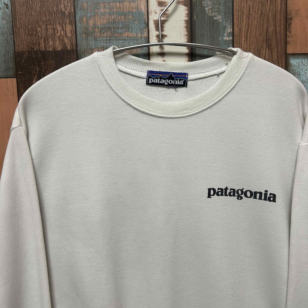 patagonia(パタゴニア)のpatagonia パタゴニア アウトドア バックプリント スウェット ホワイト メンズのトップス(スウェット)の商品写真