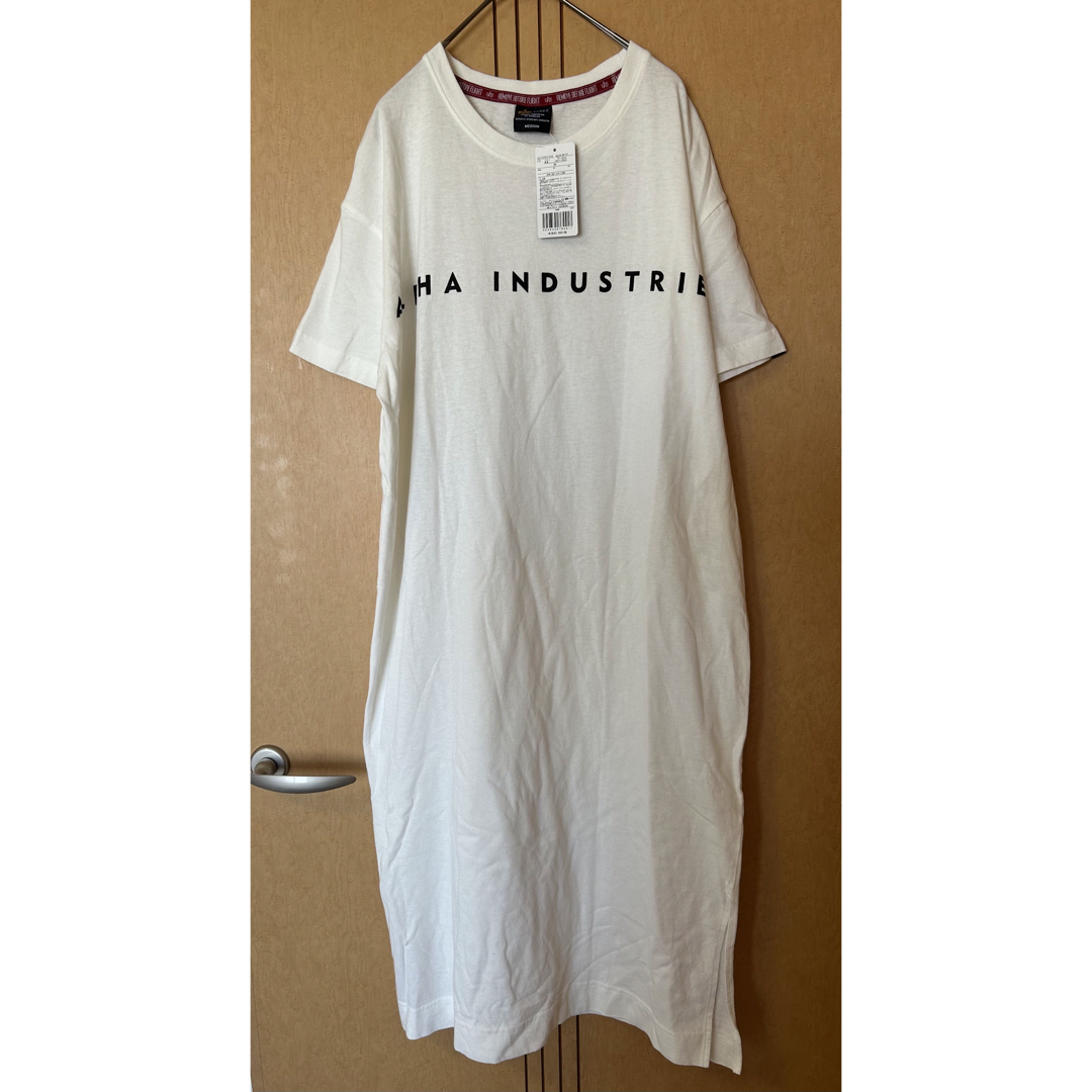 ALPHA INDUSTRIES(アルファインダストリーズ)の新品　アルファ インダストリーズ　ロゴプリント Tシャツワンピース Mサイズ レディースのワンピース(ロングワンピース/マキシワンピース)の商品写真