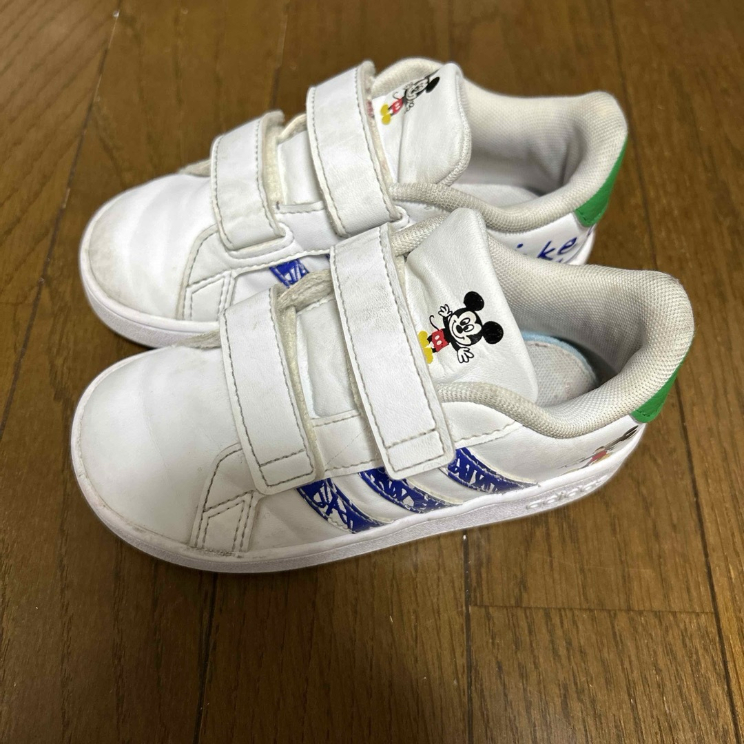 adidas(アディダス)のadidas スニーカー キッズ/ベビー/マタニティのキッズ靴/シューズ(15cm~)(スニーカー)の商品写真