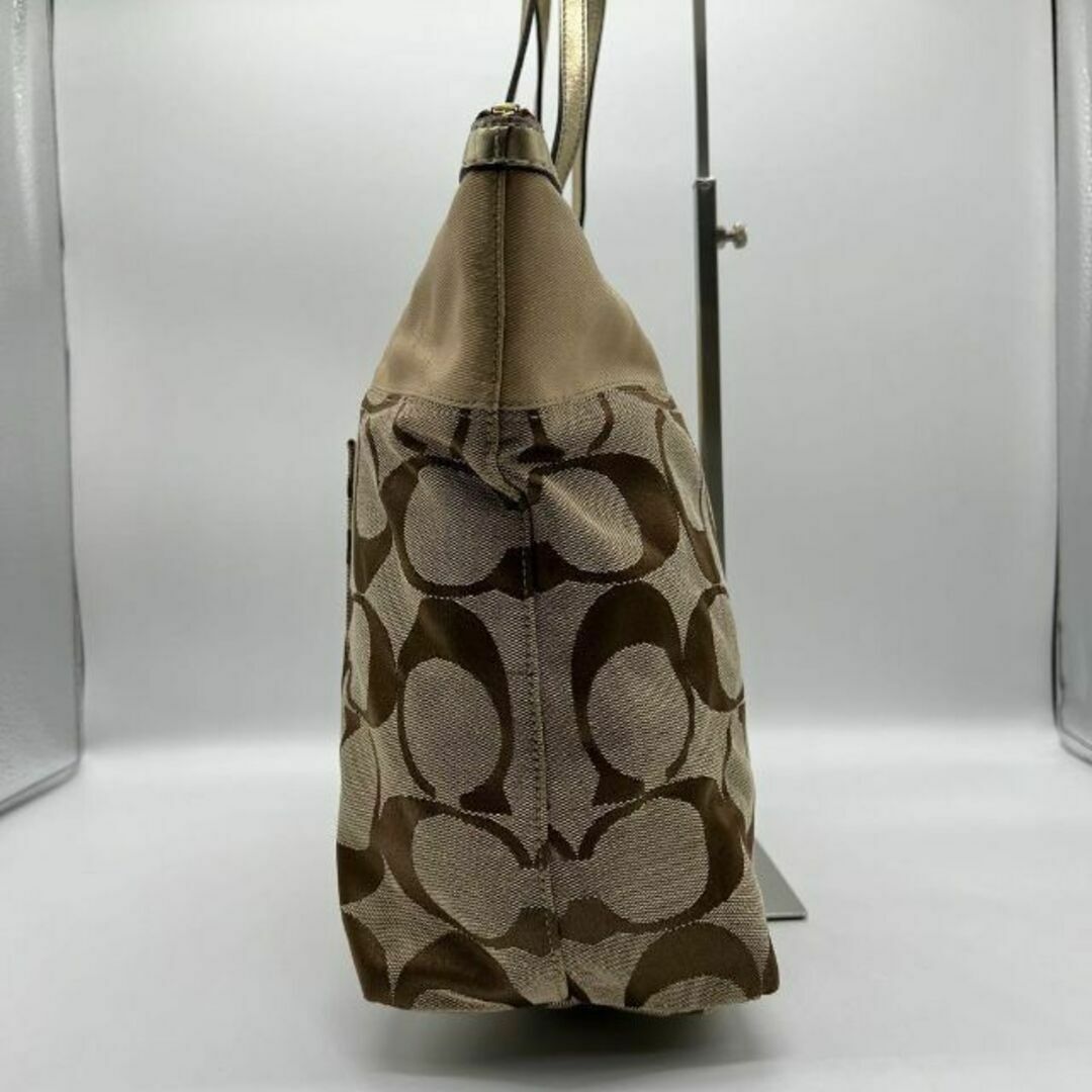 COACH(コーチ)の✨️美品✨️COACH シグネチャー トートバッグ キャンバス ブラウン 肩掛け レディースのバッグ(トートバッグ)の商品写真