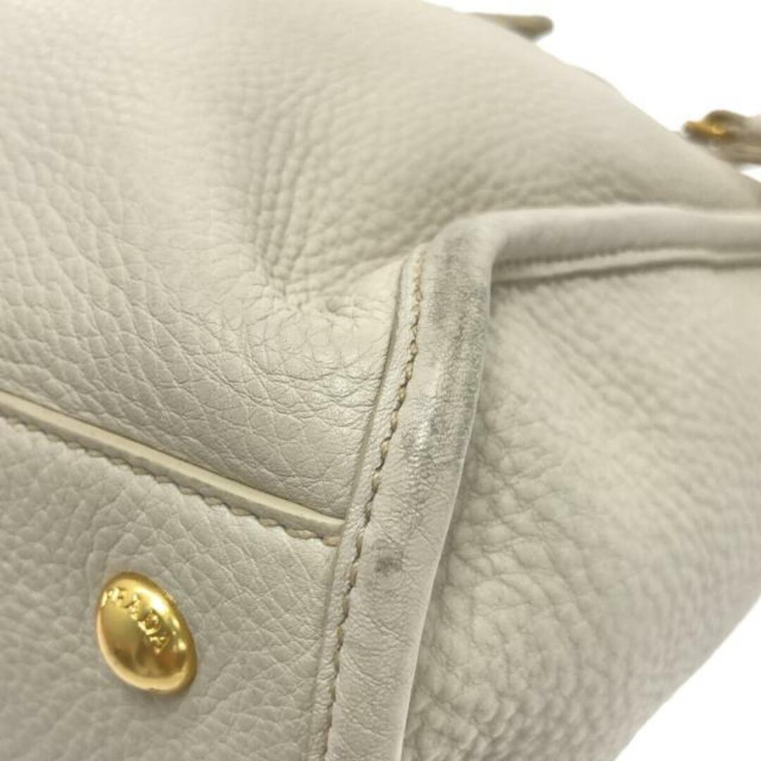 PRADA(プラダ)のプラダ ハンドバッグ - アイボリー 革タグ レディースのバッグ(ハンドバッグ)の商品写真