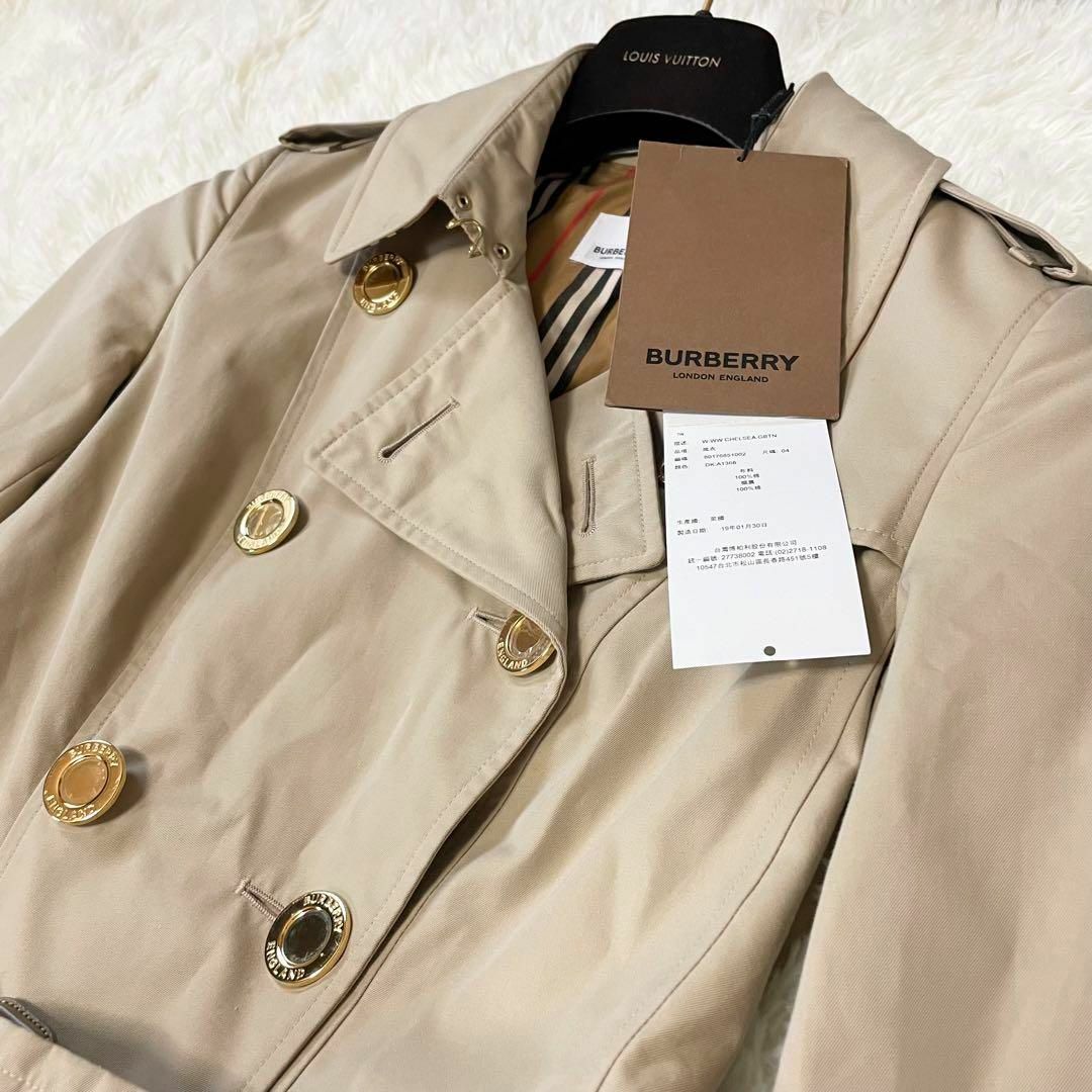 BURBERRY(バーバリー)のタグ付き・現行✨バーバリー　トレンチコート　チェルシー メガチェック　金ボタン レディースのジャケット/アウター(トレンチコート)の商品写真