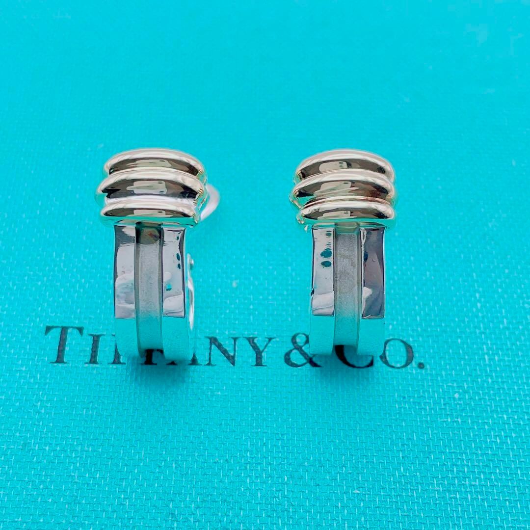 Tiffany & Co.(ティファニー)の【極美品】Tiffany & Co. イヤリング　グルーブド　K18 SV925 レディースのアクセサリー(イヤリング)の商品写真