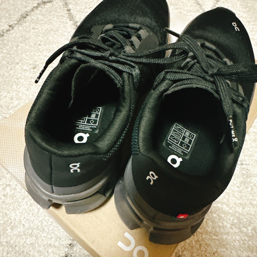 On(オン)の新品未使用♥ON♥Cloudmonster♥スニーカー♥黒 レディースの靴/シューズ(スニーカー)の商品写真