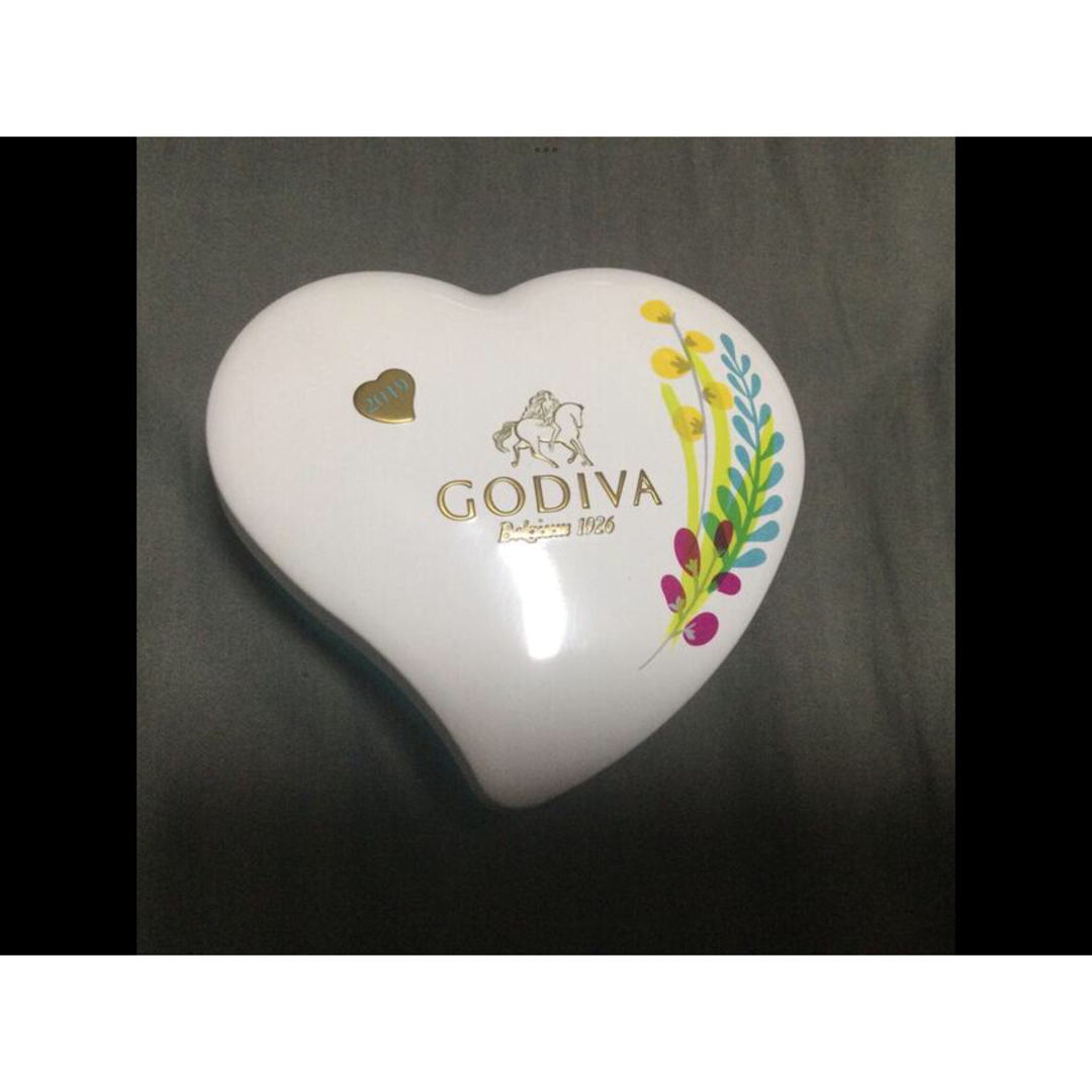 GODIVA(ゴディバ)のGODIVA 空き缶　ハート エンタメ/ホビーのコレクション(その他)の商品写真