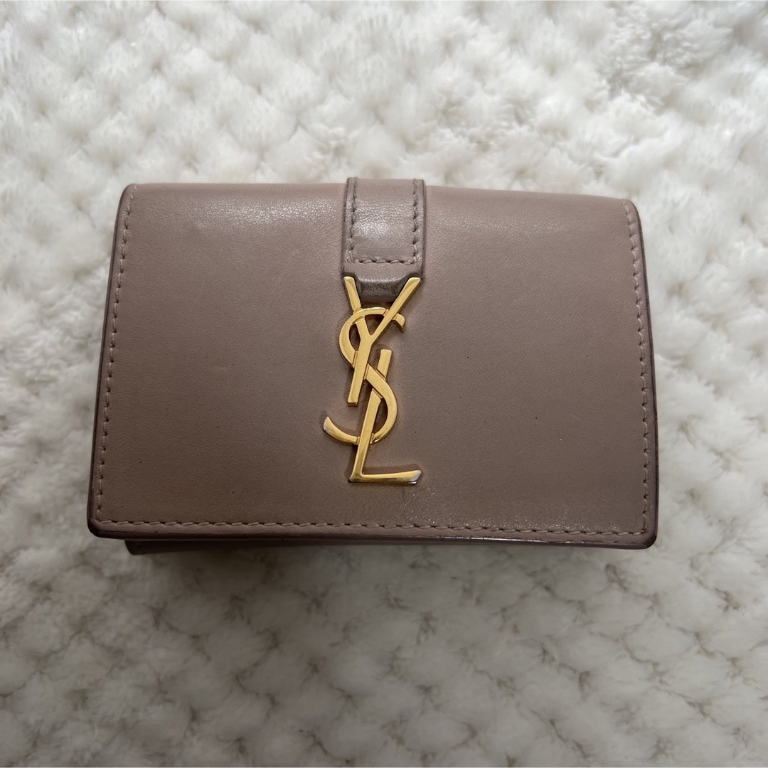 Saint Laurent(サンローラン)のYSL イヴ・サンローラン三つ折り財布　ベージュピンク色 レディースのファッション小物(財布)の商品写真
