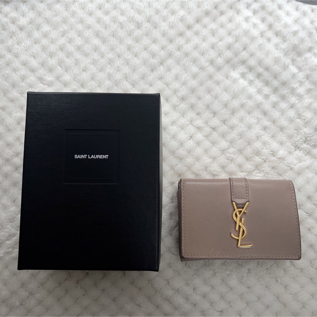 Saint Laurent(サンローラン)のYSL イヴ・サンローラン三つ折り財布　ベージュピンク色 レディースのファッション小物(財布)の商品写真