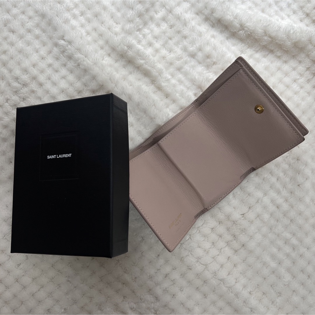 Saint Laurent(サンローラン)のYSL イヴ・サンローラン三つ折り財布　ベージュピンク色 レディースのファッション小物(財布)の商品写真