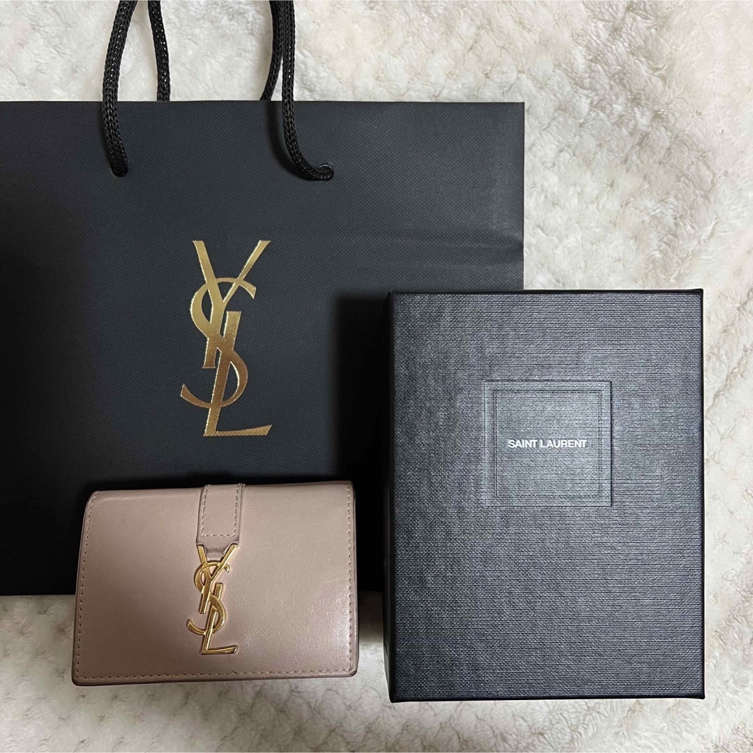 Saint Laurent(サンローラン)のYSL イヴ・サンローラン三つ折り財布　ベージュピンク色 レディースのファッション小物(財布)の商品写真