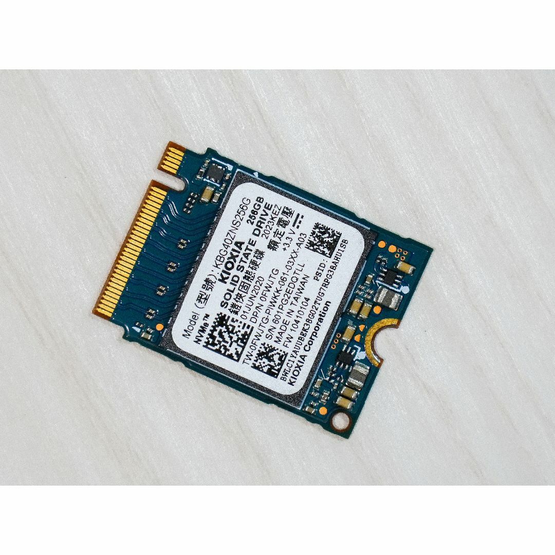 東芝(トウシバ)の東芝(Kioxia) 256GB PCIe NVMe 2230 SSD スマホ/家電/カメラのPC/タブレット(PC周辺機器)の商品写真