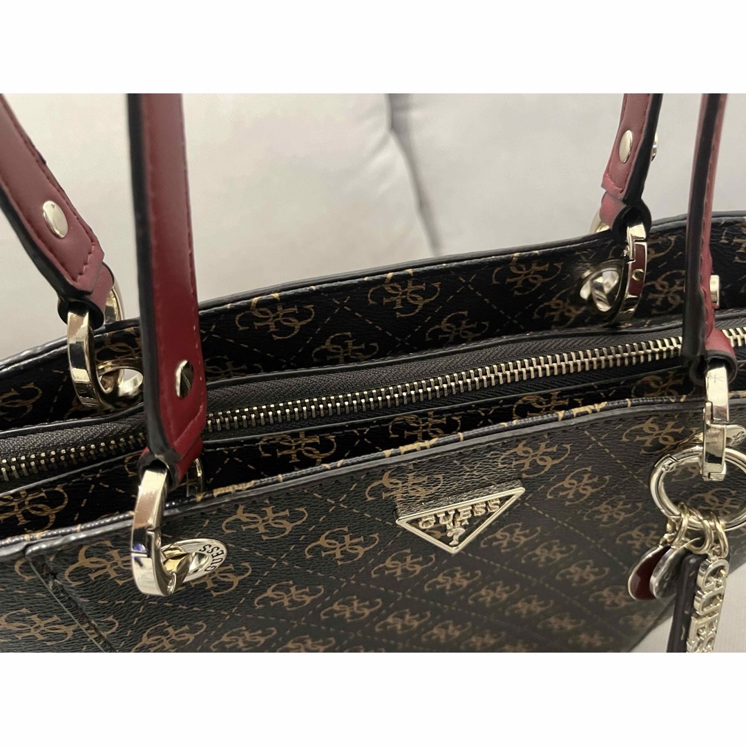 GUESS(ゲス)のGUESS バッグ  レディースのバッグ(ハンドバッグ)の商品写真