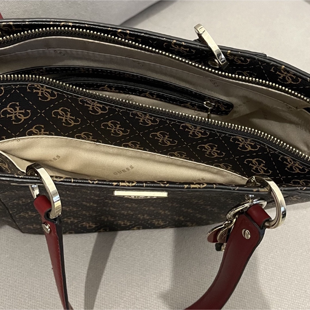 GUESS(ゲス)のGUESS バッグ  レディースのバッグ(ハンドバッグ)の商品写真