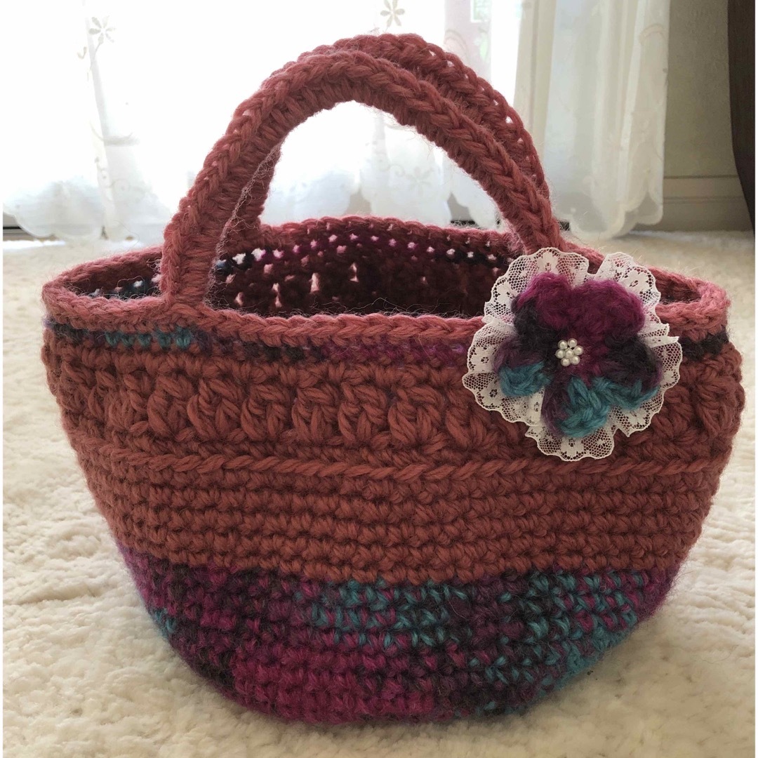 手編みバック☆ピンク系 レディースのバッグ(ハンドバッグ)の商品写真