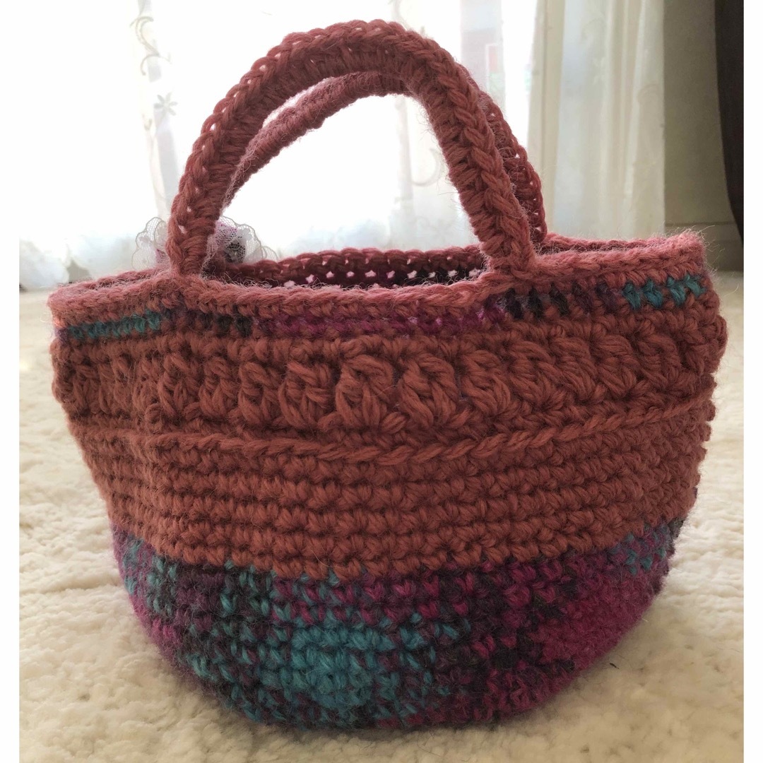 手編みバック☆ピンク系 レディースのバッグ(ハンドバッグ)の商品写真
