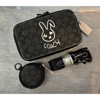 コーチ(COACH)のCOACH  ショルダー　ボディ　ラビット　うさぎ　未使用品　(ショルダーバッグ)