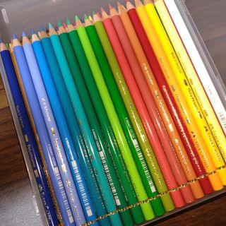 木箱 揃える 色鉛筆100色/4本紛失のため96色 木箱 揃える 色鉛筆100色/4本紛失のため96色