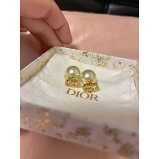 ディオール(Dior)のディオール　パール　ピアス　ピアスのみ(ピアス)